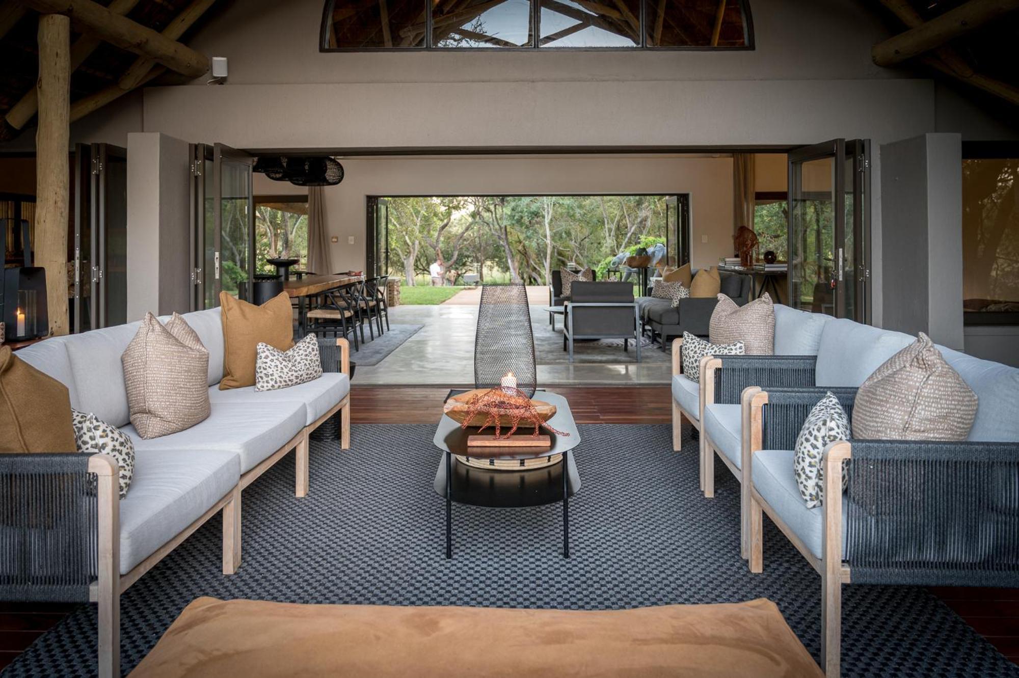 Serondella Safari Lodge ソーニーブッシュ・ゲーム・リザーブ エクステリア 写真