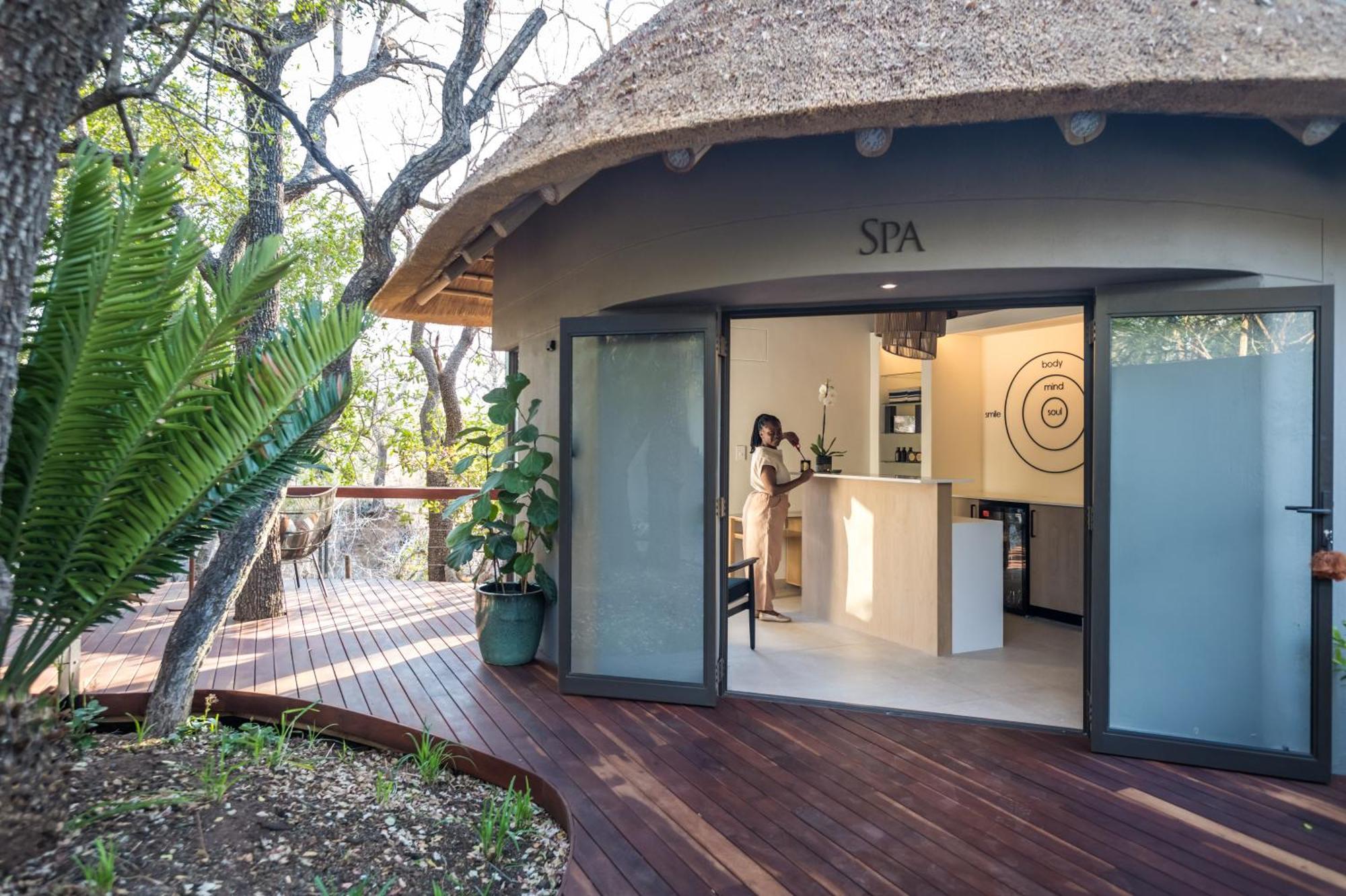 Serondella Safari Lodge ソーニーブッシュ・ゲーム・リザーブ エクステリア 写真